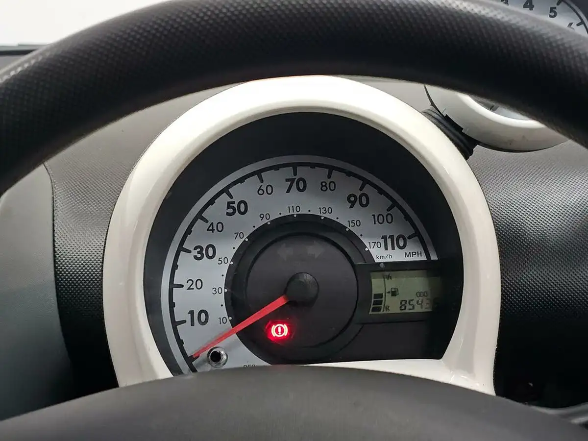 2012-peugeot-107-10-sportium-5d-big-30