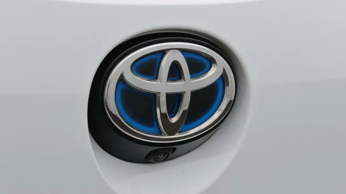 2023-toyota-corolla-18-vvt-i-icon-138bhp-hatchback-5d-big-20