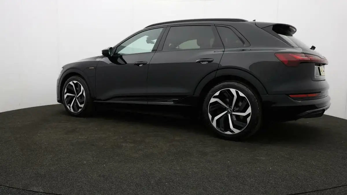 2022-audi-e-tron-55e-black-edition-station-wagon-big-66