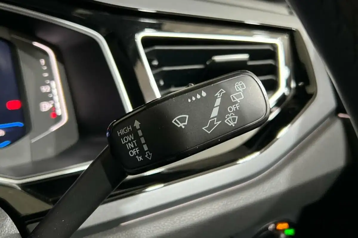 2023-volkswagen-taigo-10-tsi-r-line-big-22