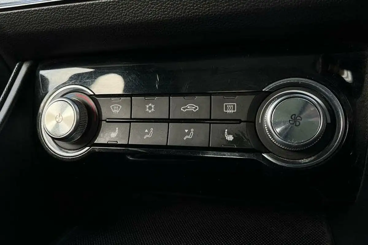 2020-mg-zs-suv-e-exclusive-ev-big-26