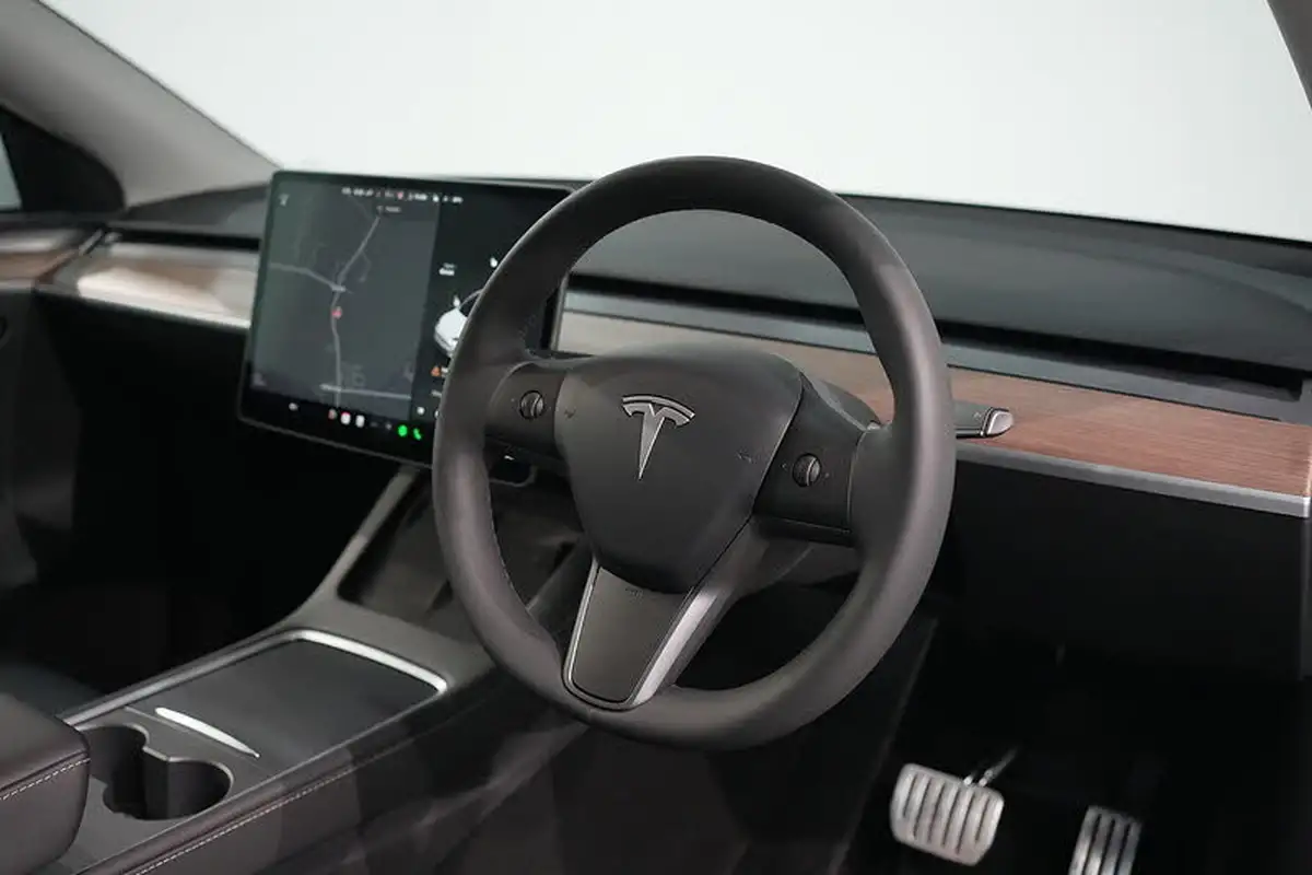 2024-tesla-model-y-e-performance-big-38