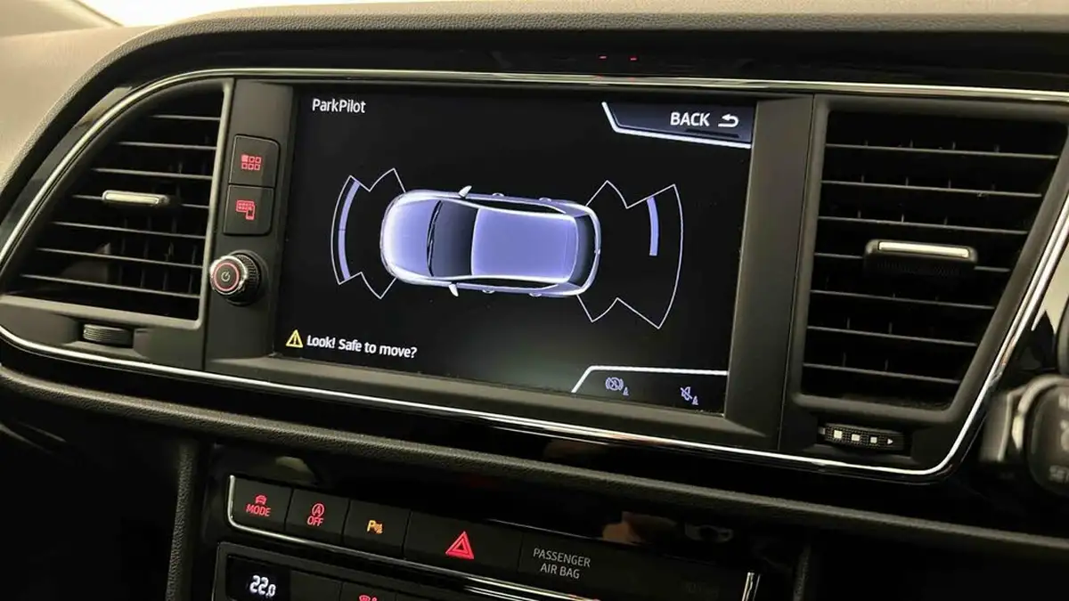 2019-seat-leon-20-tsi-fr-hatchback-big-22