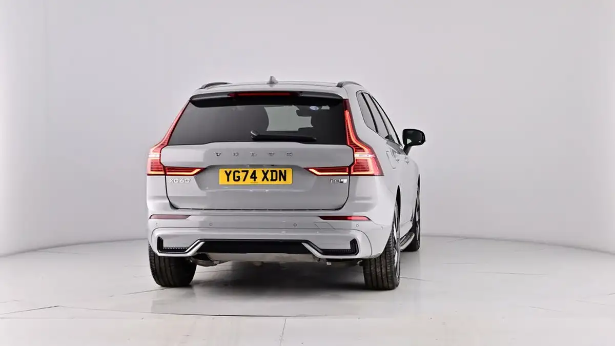 2024-volvo-xc60-20-t8-ultimate-dark-big-73