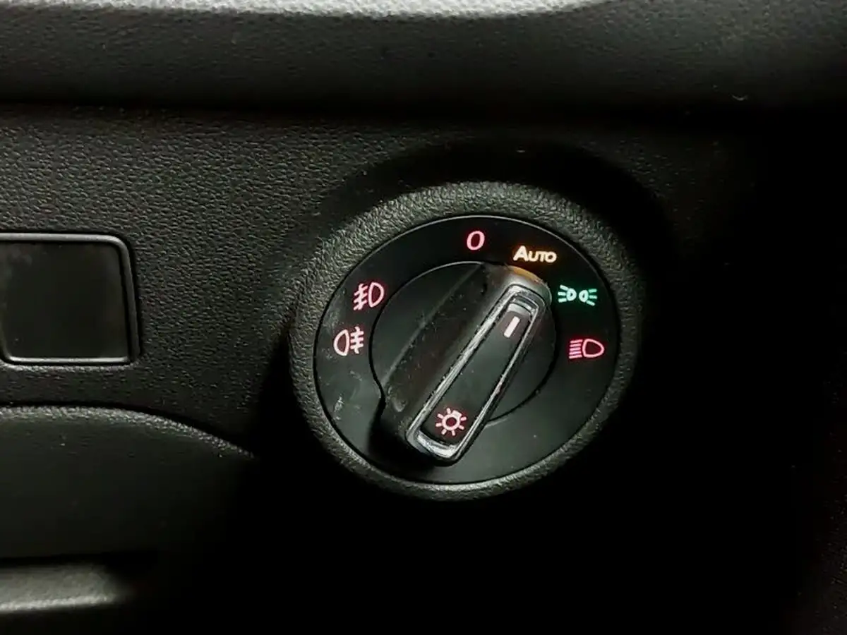 2019-seat-leon-20-tsi-fr-estate-big-16