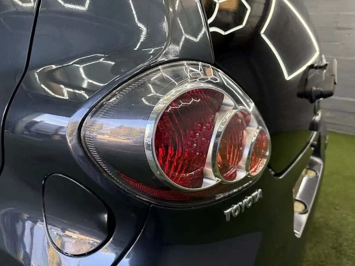 2011-toyota-aygo-10-aygo-go-vvt-i-5d-big-6