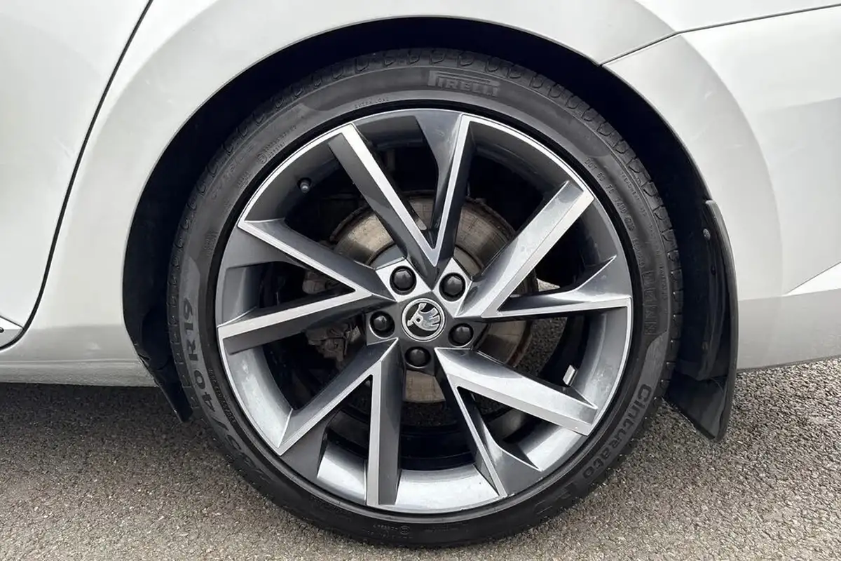2019-skoda-superb-20tdi-sportline-plus-190ps-hatchback-dsg-big-11