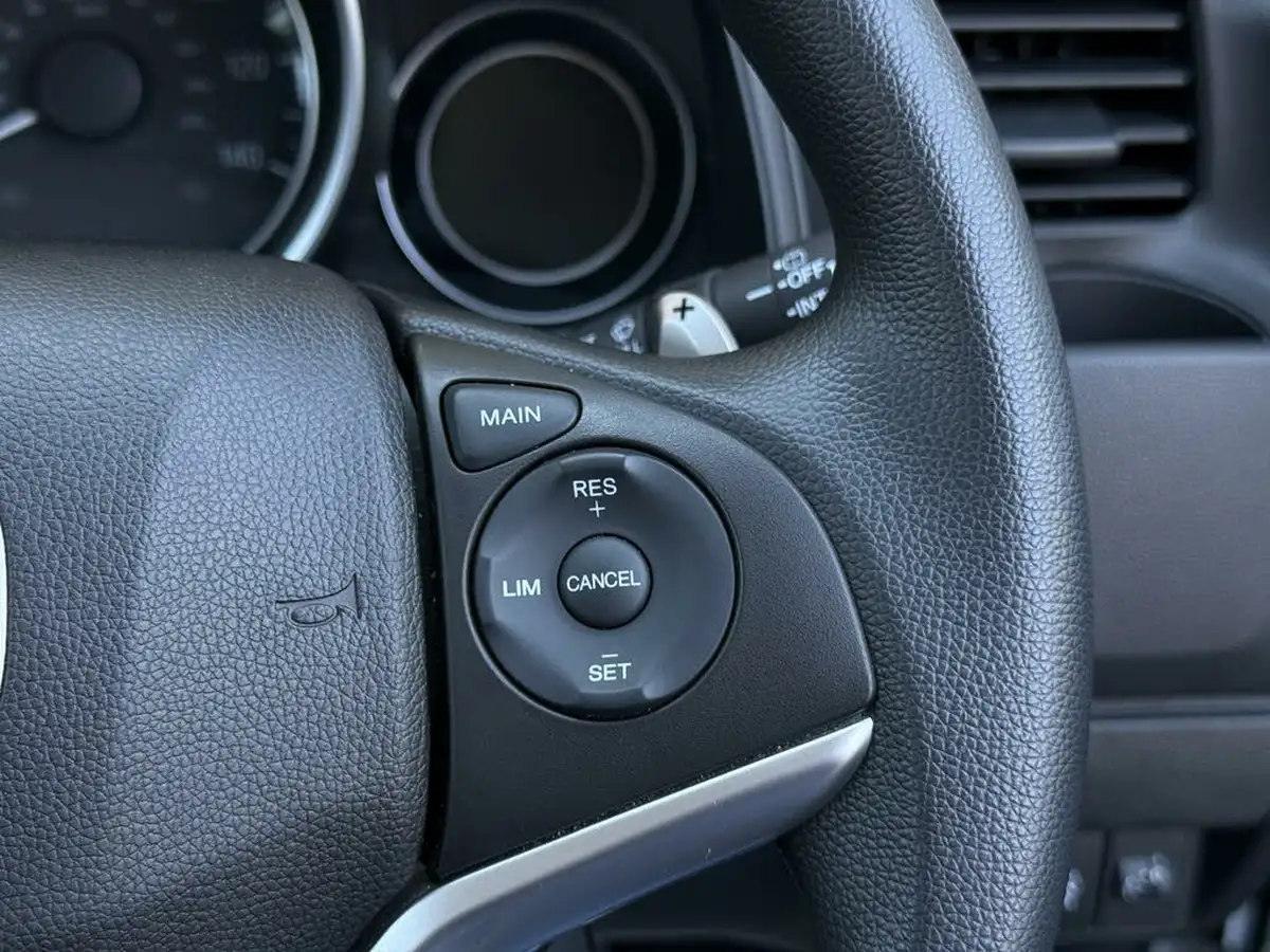 2020-honda-jazz-13-i-vtec-se-cvt-big-23