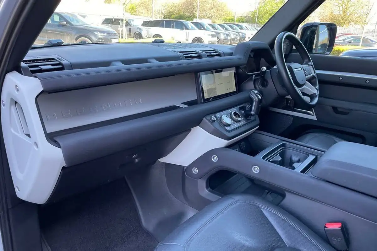 2022-land-rover-110-defender-30-d250-xs-edition-big-53
