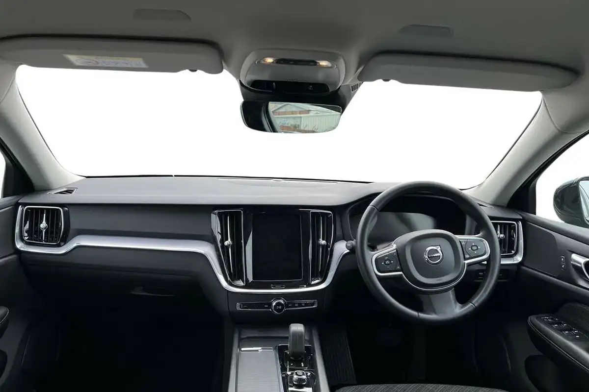 2022-volvo-v60-20-b3-momentum-161bhp-big-5