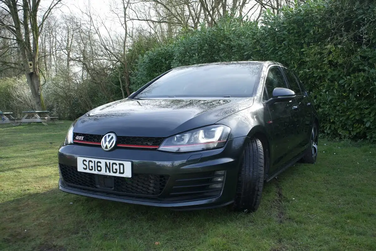 2016-volkswagen-golf-20-tsi-gti-220ps-hatchback-5d-big-4