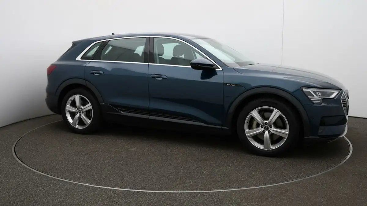 2021-audi-e-tron-50e-technik-station-wagon-big-39