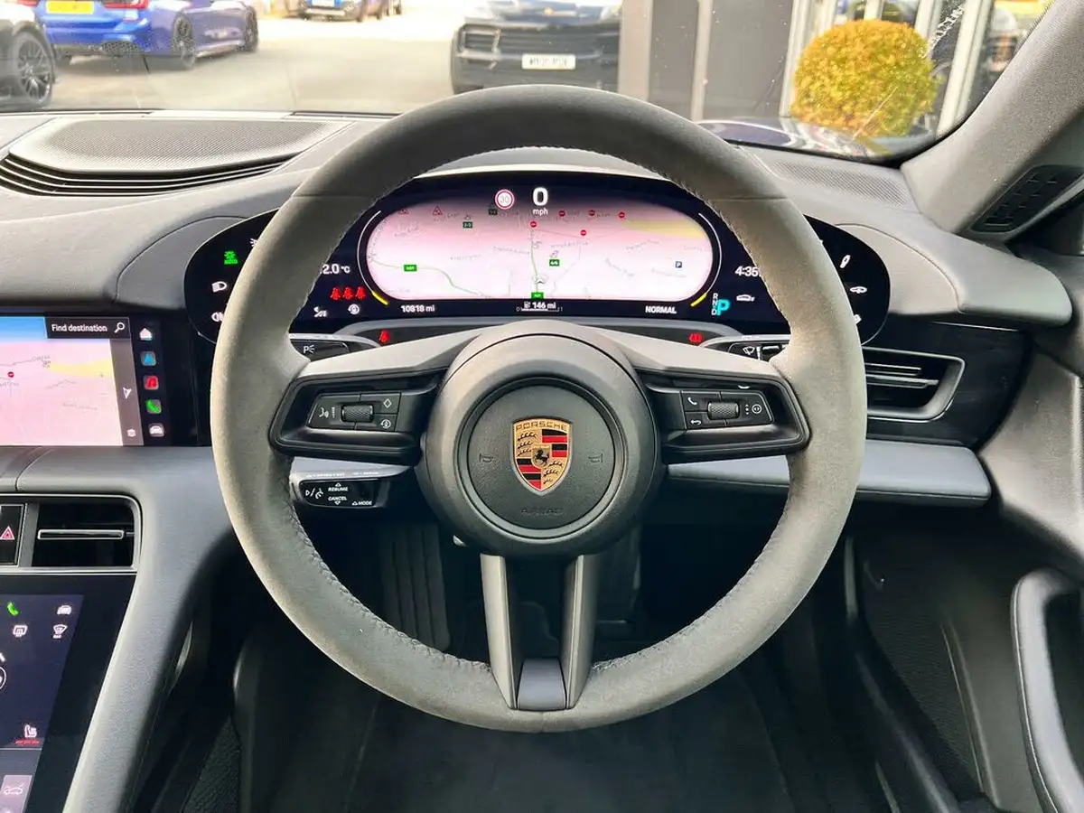 2022-porsche-taycan-e-4s-cross-turismo-big-15