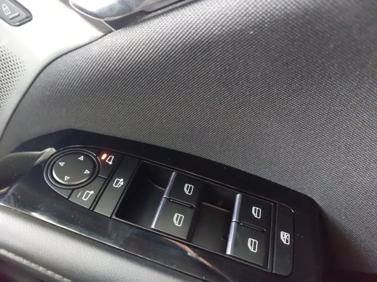 2024-mazda-mazda3-25-e-skyactiv-g-homura-big-15