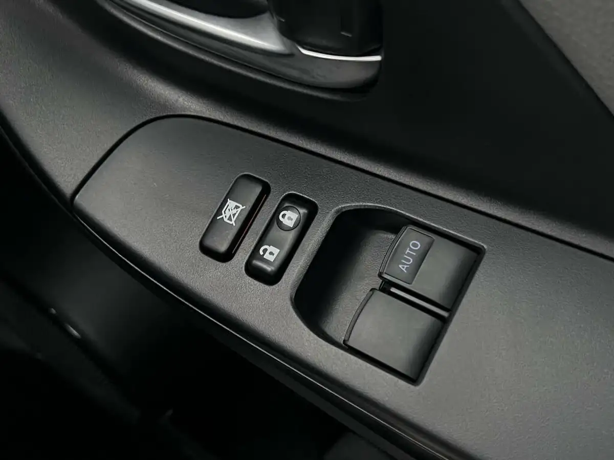 2019-toyota-yaris-15-vvt-i-icon-tech-111bhp-1496cc-cvt-big-17