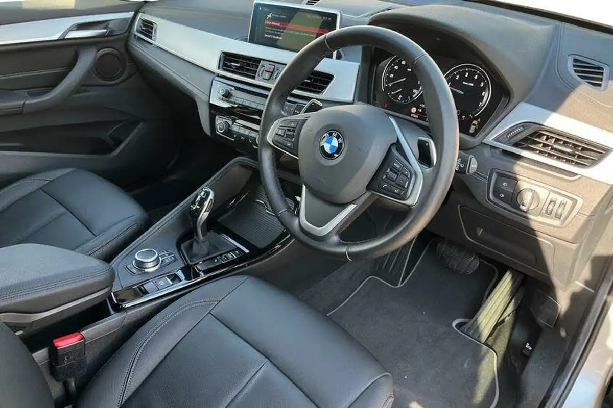2021-bmw-x1-20-sdrive20i-xline-big-8