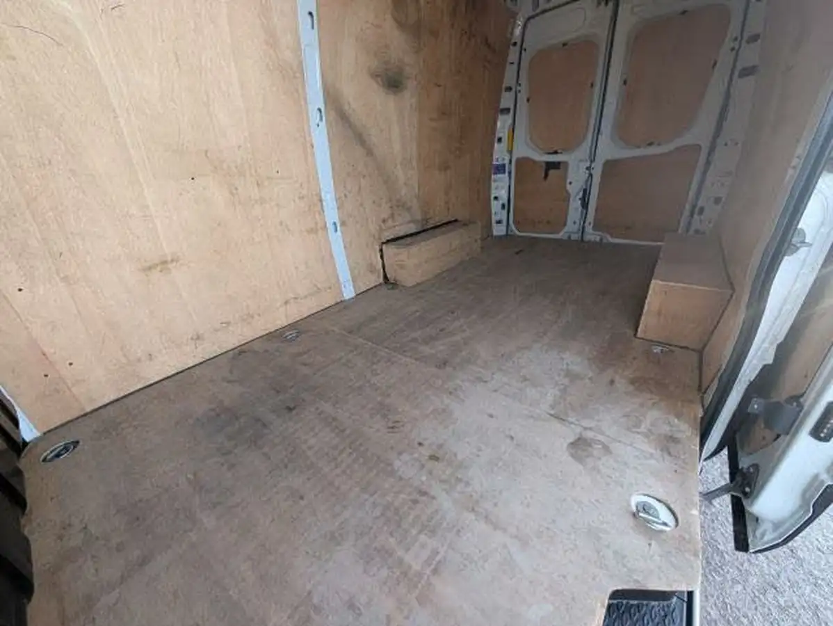 2023-iveco-daily-s-class-23td-35s14v-business-3520mm-h2-136pseu6dt-big-9