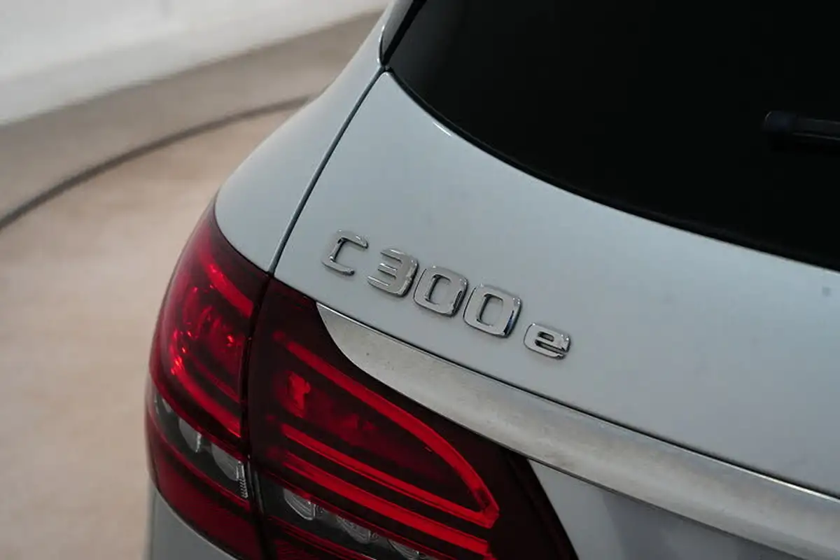 2021-mercedes-benz-c-class-20-c300e-amg-line-night-edition-premium-estate-5d-big-10