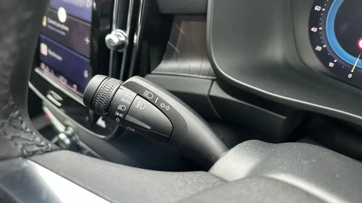2025-volvo-ex40-e-ultra-big-36