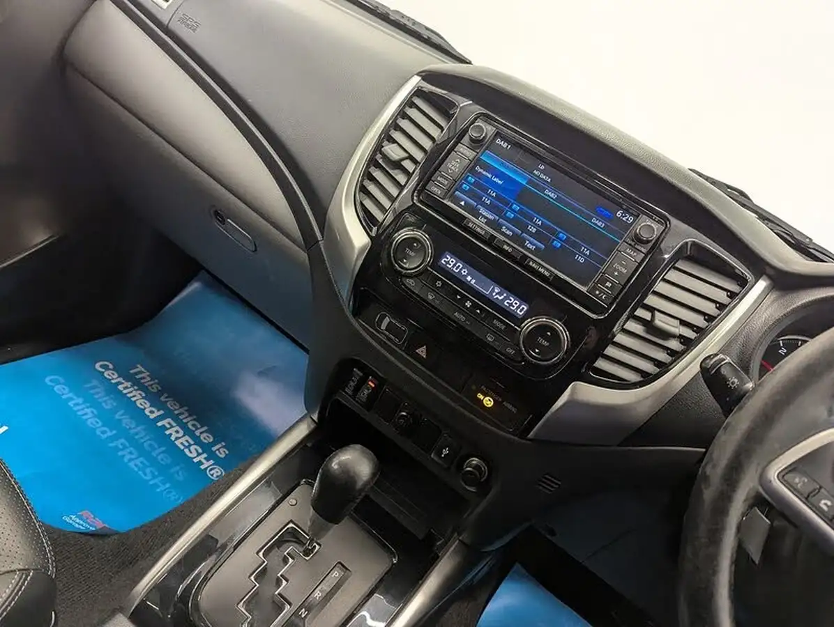 2015-mitsubishi-l200-24di-d-warrior-auto-big-21