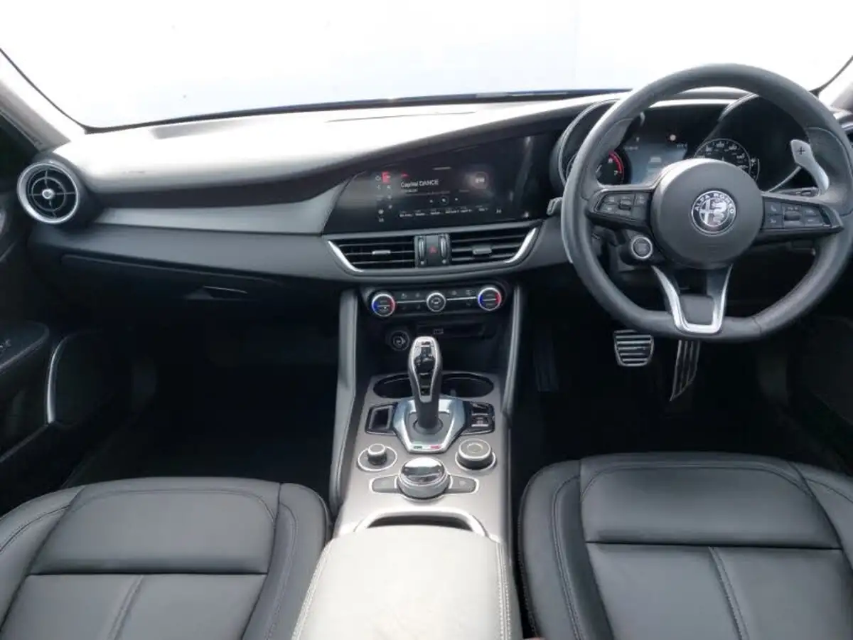 2021-alfa-romeo-giulia-20-sprint-big-2