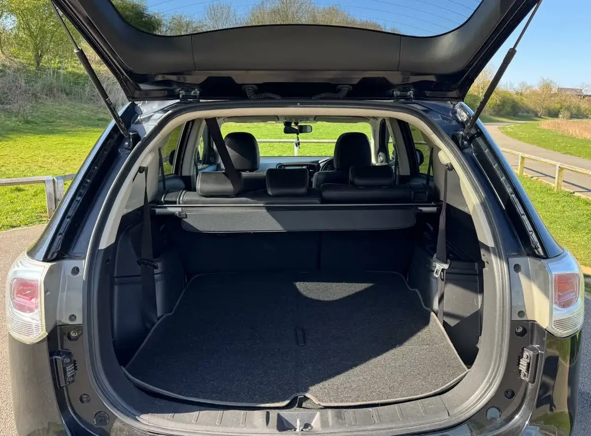 2014-mitsubishi-outlander-22di-d-gx4-big-25