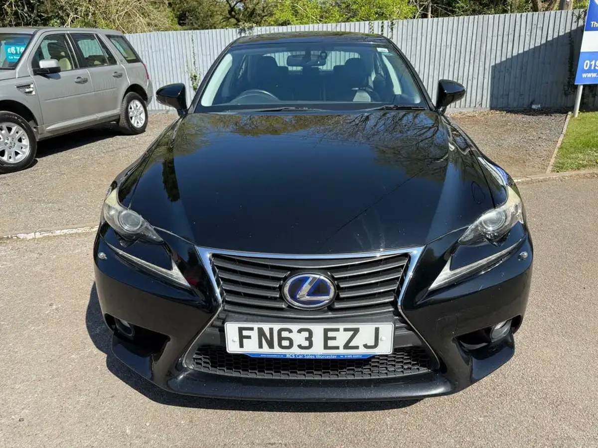 2013-lexus-is-300h-25-premier-big-7