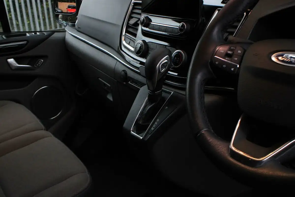 2021-ford-tourneo-custom-20tdci-320-l1-zetec-130pseu6dt-auto-big-18
