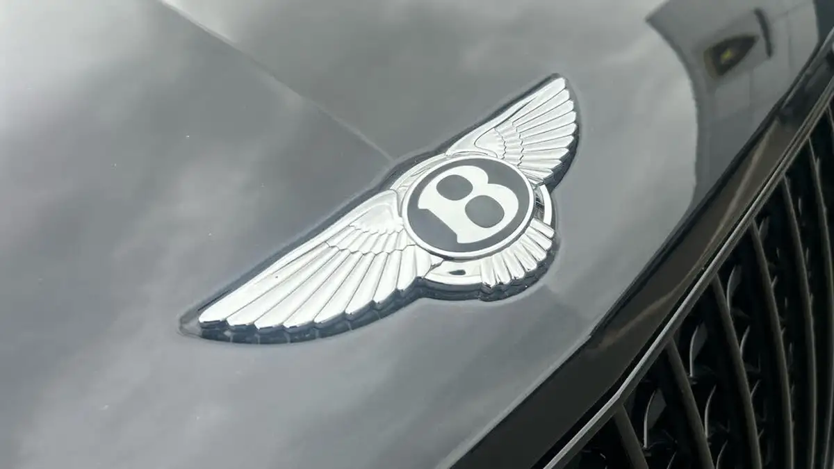2023-bentley-bentayga-40-v8-extended-wheelbase-azure-big-10