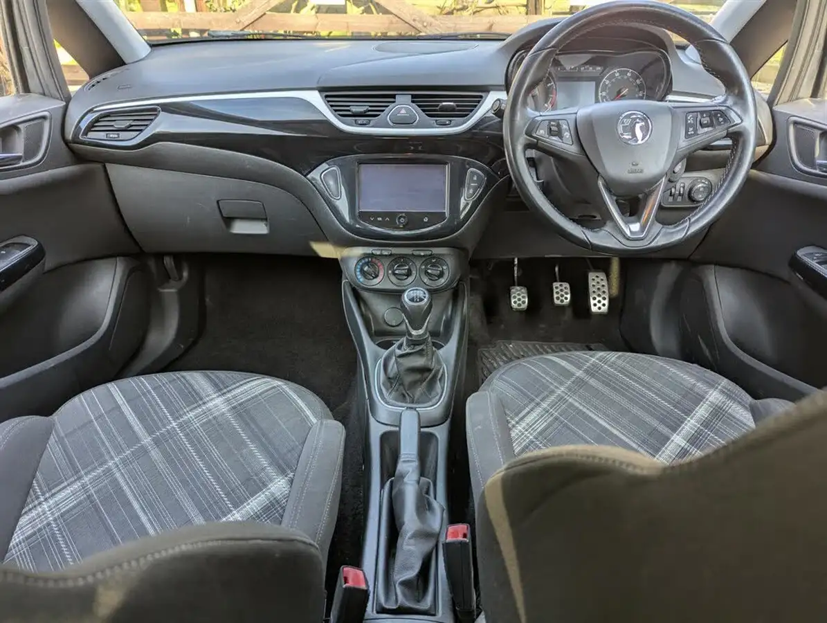 2015-vauxhall-corsa-14-limited-edition-3d-big-3