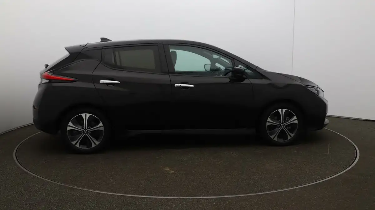 2021-nissan-leaf-e-tekna-big-8