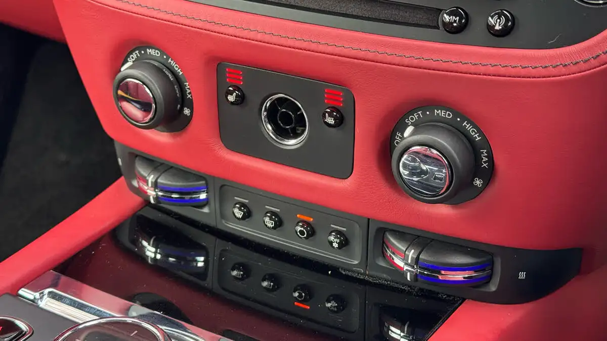 2016-rolls-royce-dawn-66-big-23