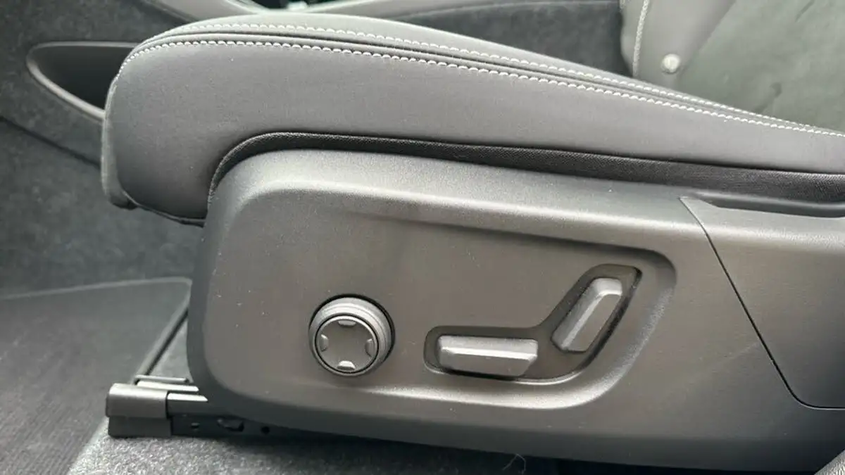 2022-volvo-xc40-e-recharge-pro-big-40