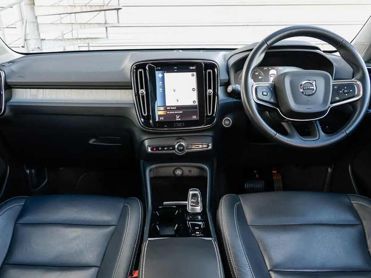 2021-volvo-xc40-15-t5-inscription-262bhp-big-2