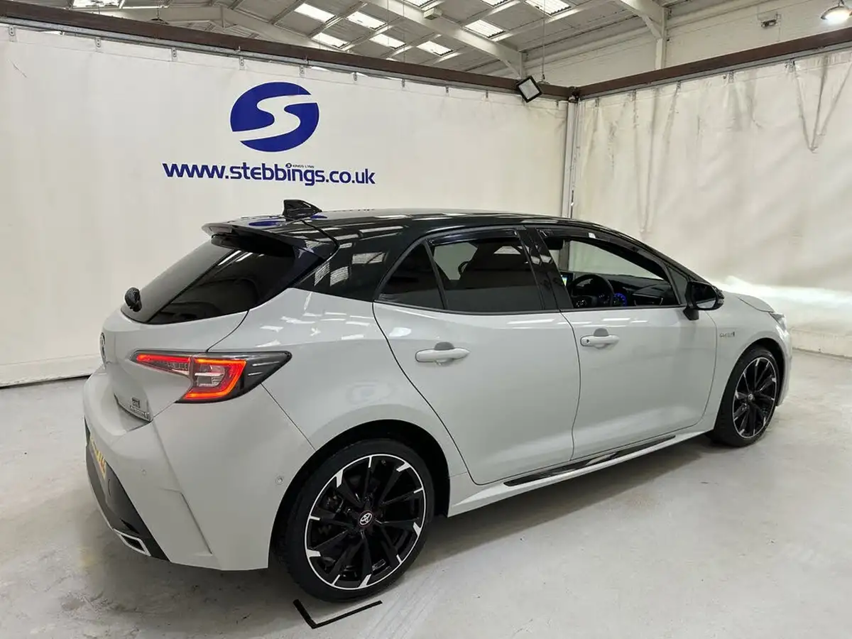2020-toyota-corolla-18-vvt-i-gr-sport-trk-hatchback-big-8