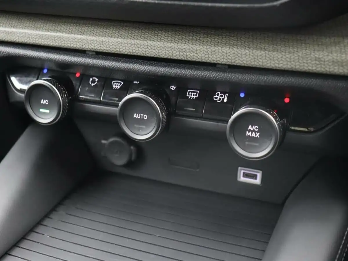 2023-citroen-c5-x-12-puretech-shine-big-27