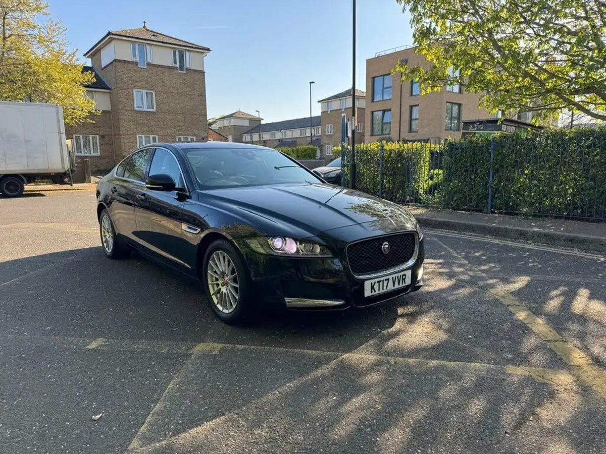 2017-jaguar-xf-20td-prestige-163ps-saloon-4d-1999cc-auto-big-0