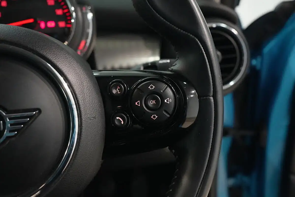 2019-mini-cooper-15-cooper-exclusive-134bhp-hatchback-5d-big-31
