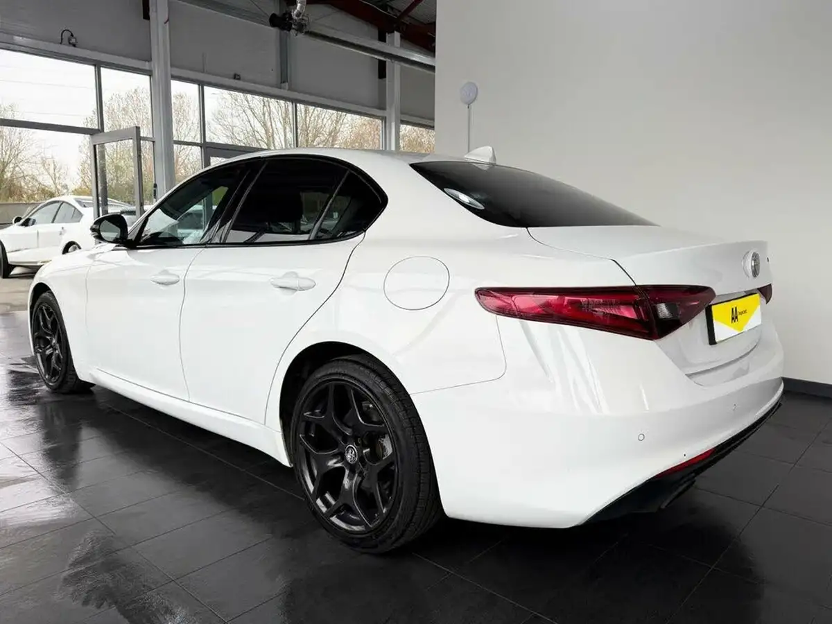 2020-alfa-romeo-giulia-20-nero-edizione-big-5