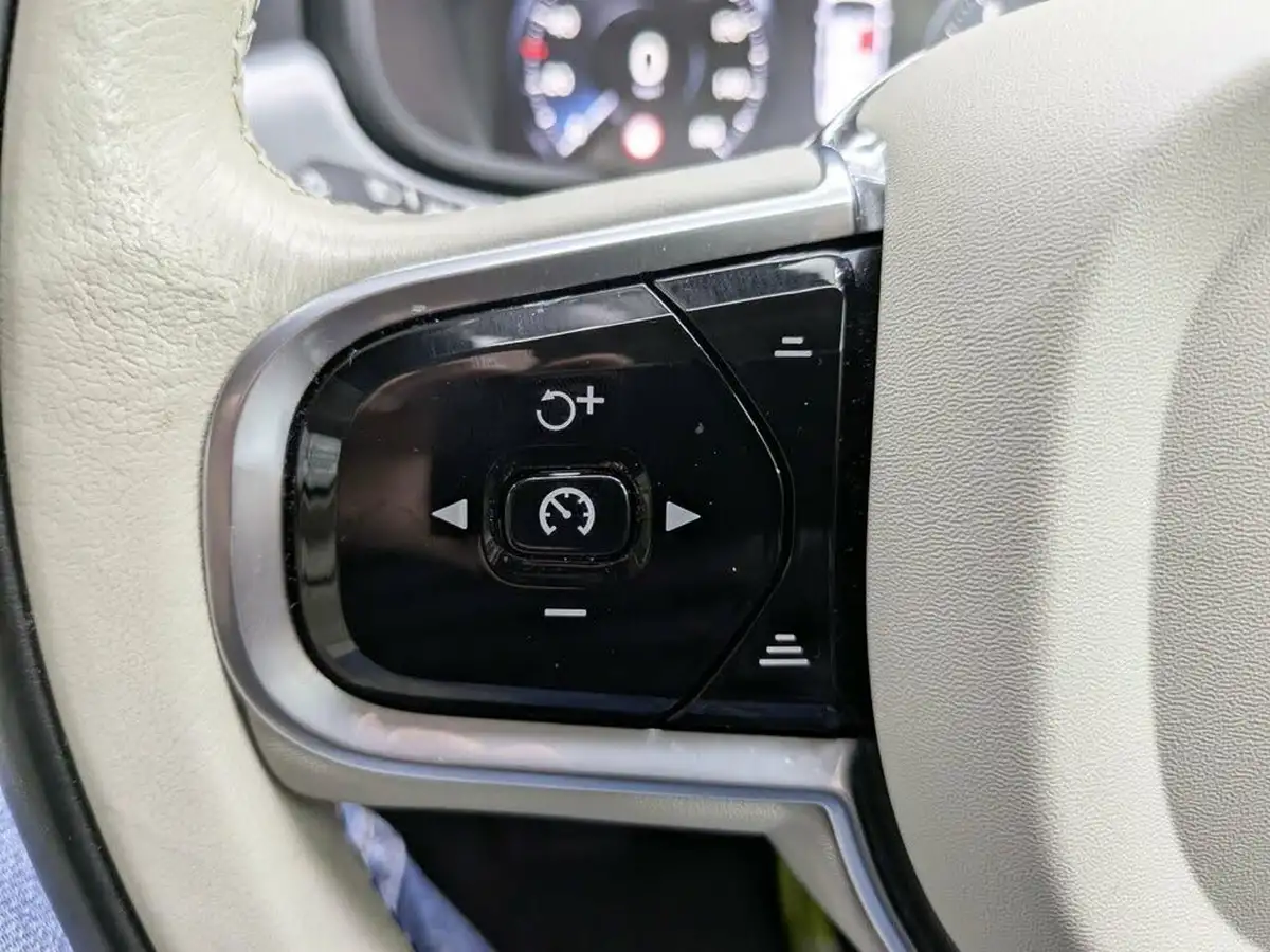 2020-volvo-s90-20td-d4-momentum-plus-big-20