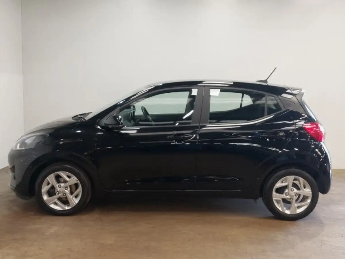 2022-hyundai-i10-10-se-connect-auto-big-3
