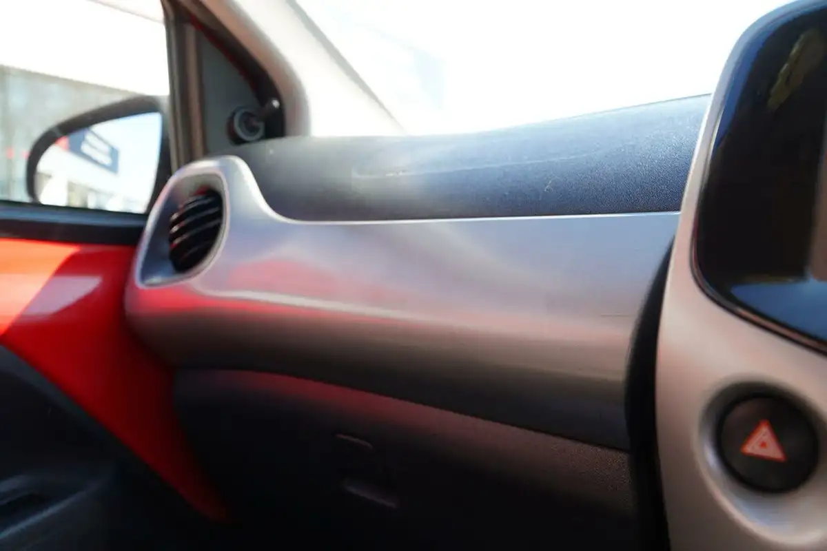 2015-citroen-c1-12-puretech-feel-5d-big-25