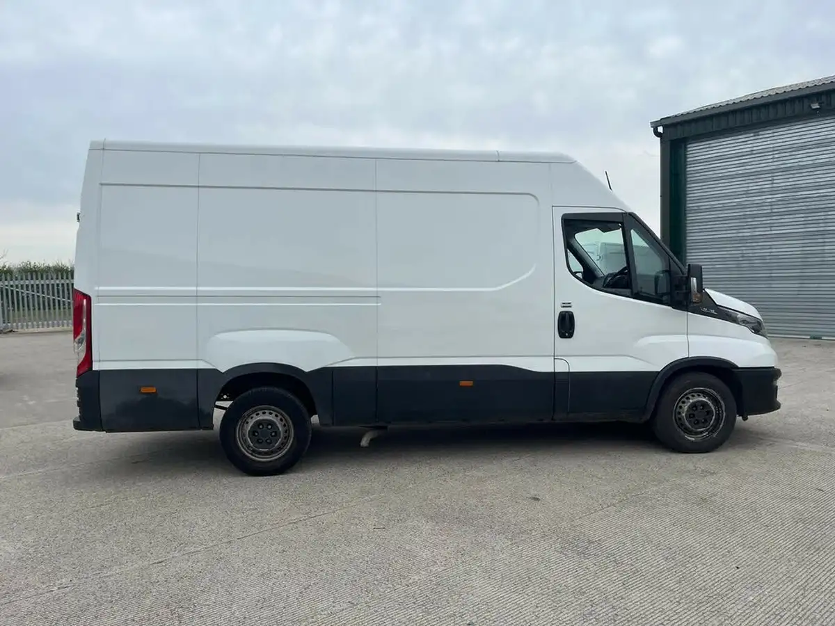 2022-iveco-daily-s-class-23td-35s14v-business-3520mm-h2-136pseu6dt-big-3