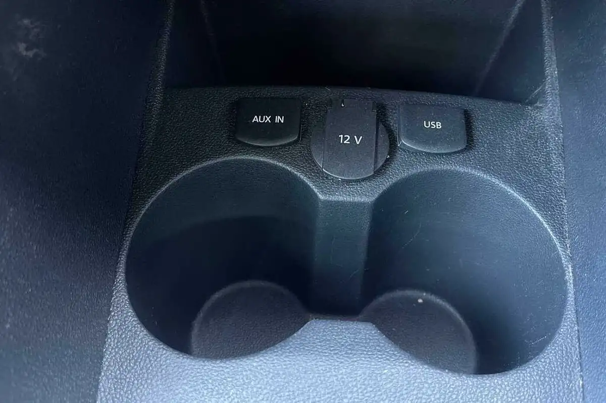 2016-volkswagen-polo-12-tsi-match-5d-big-27