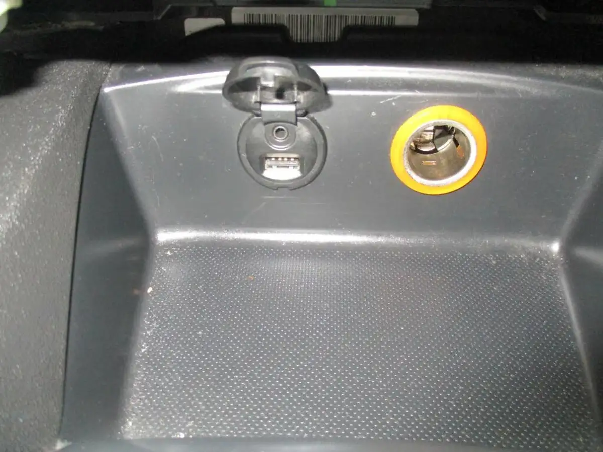 2012-citroen-c4-16-vtr-auto-big-40