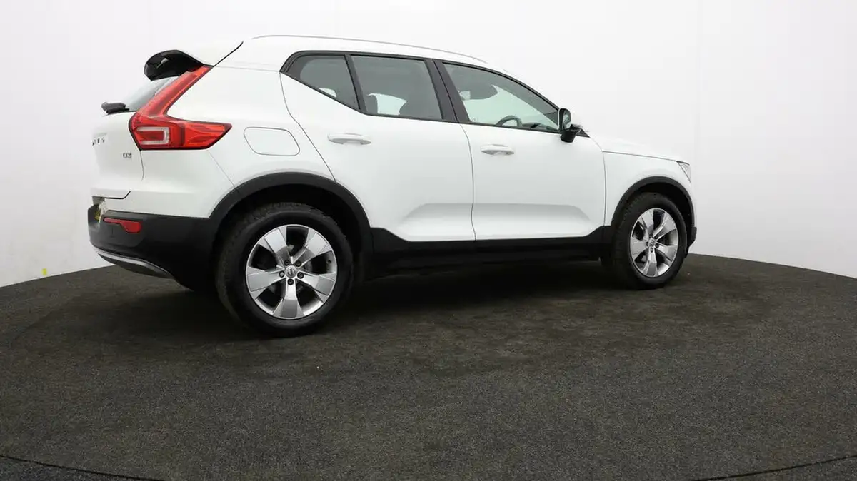 2018-volvo-xc40-20td-d3-momentum-pro-geartronic-big-27