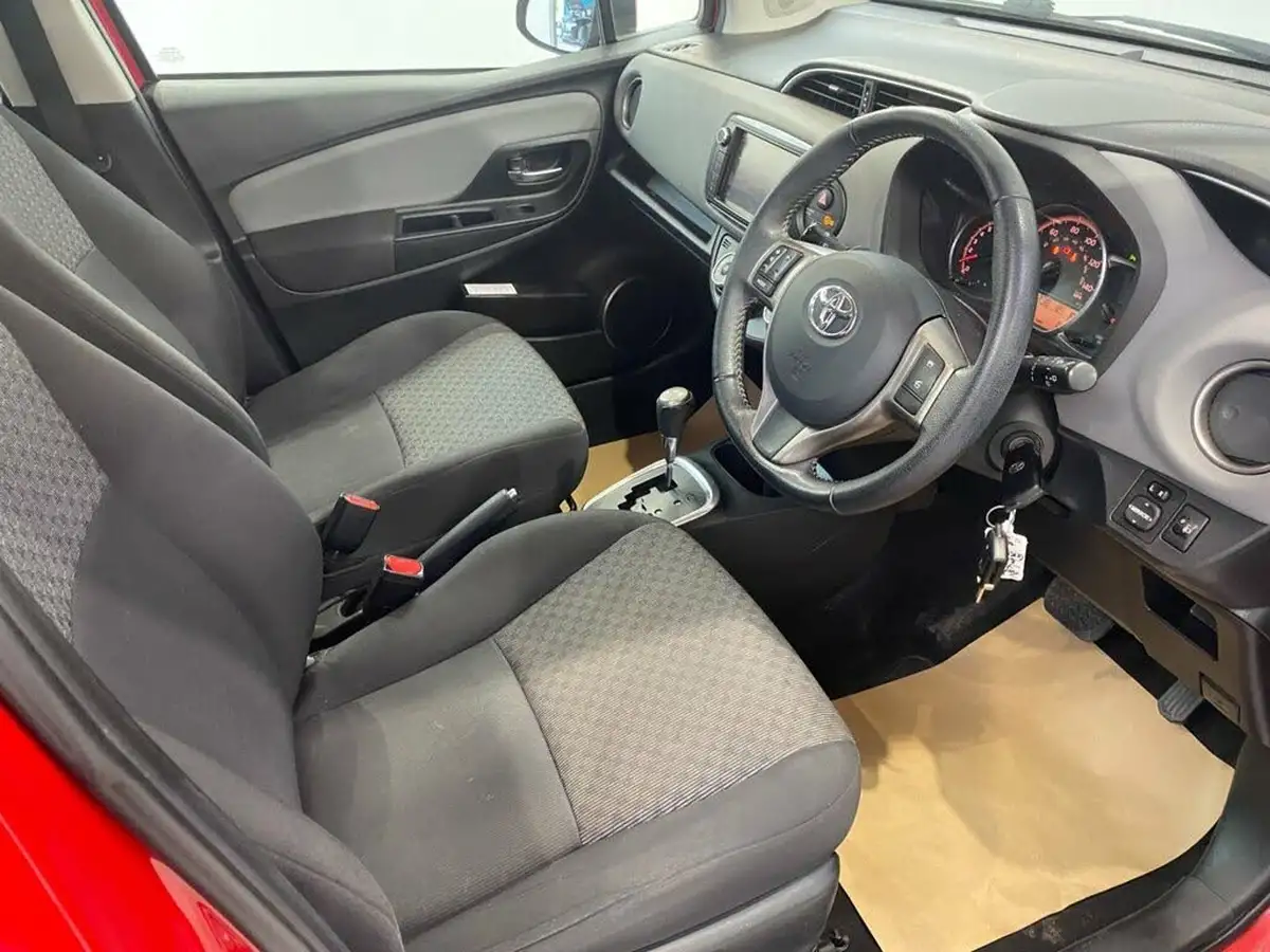 2014-toyota-yaris-133-icon-5d-cvt-big-9