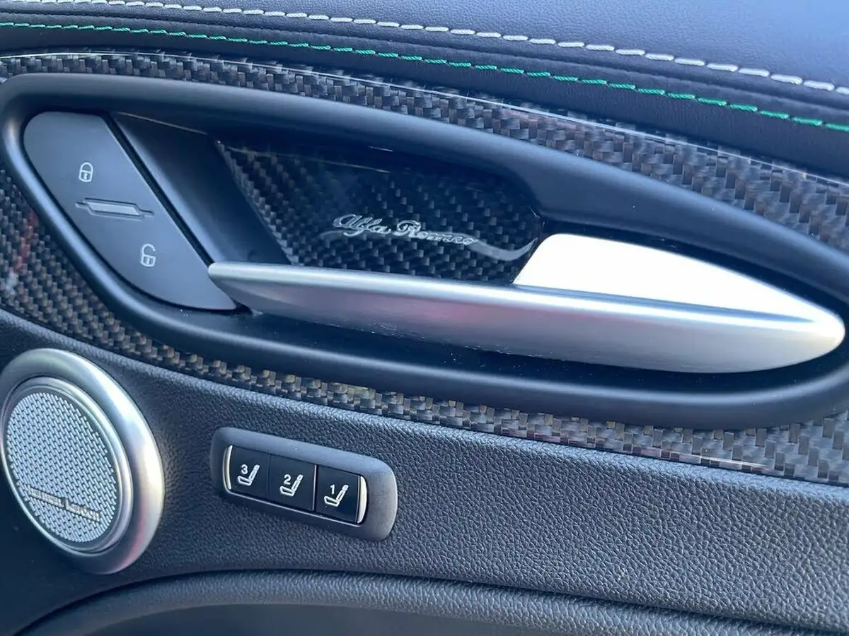 2018-alfa-romeo-stelvio-29-biturbo-quadrifoglio-big-44