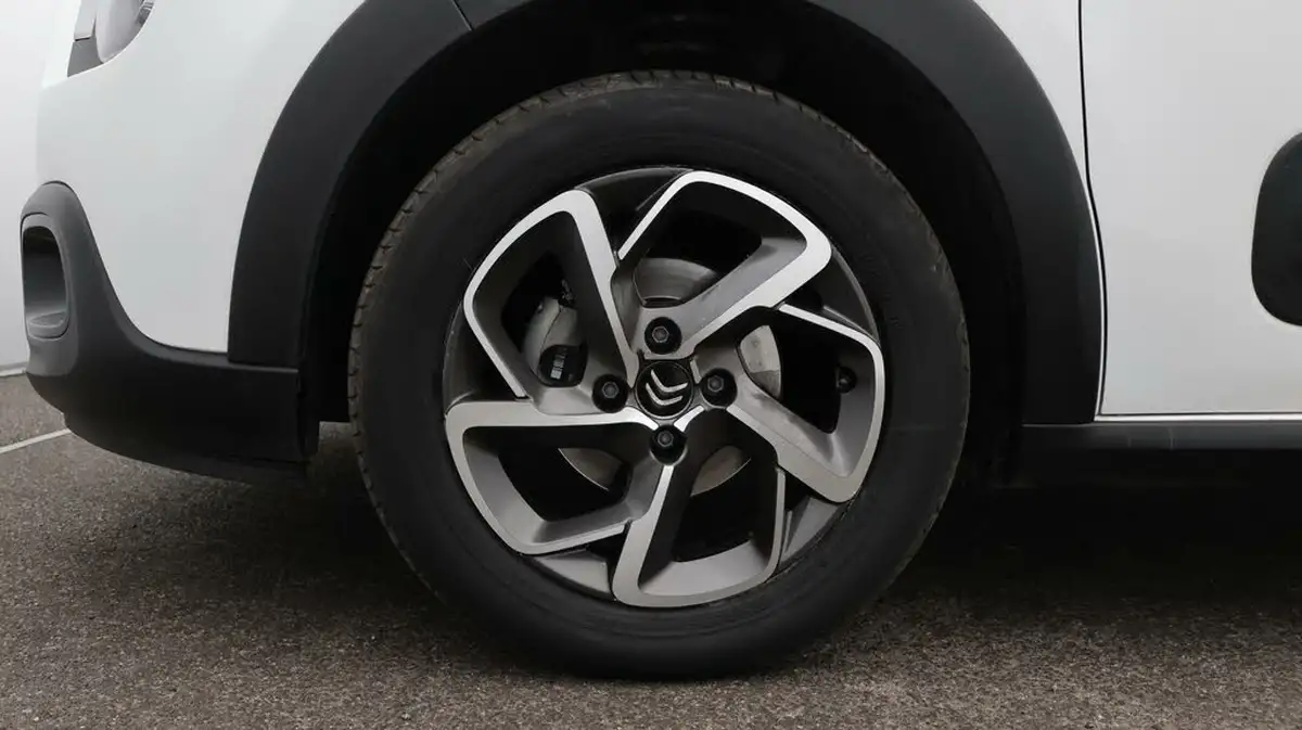 2021-citroen-c3-12-puretech-shine-83ps-big-18