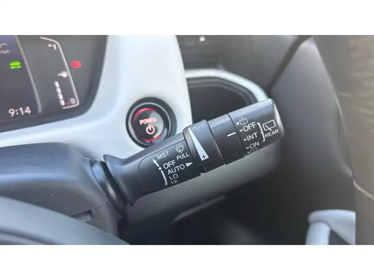 2020-honda-jazz-15-i-mmd-ex-big-24